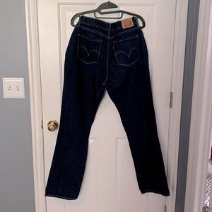 NWOT Levi 525 jeans